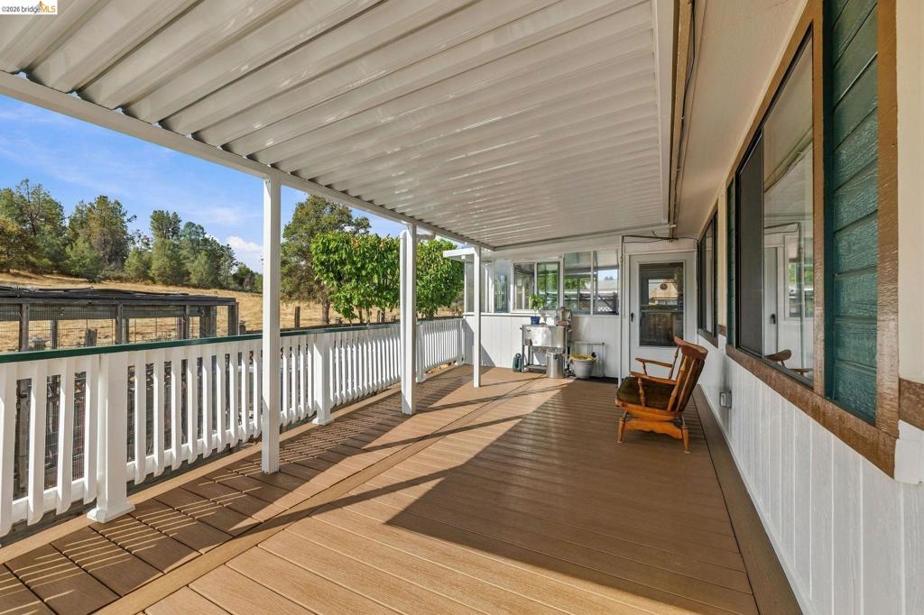 22880 Parkwood Dr, Groveland, CA 95321