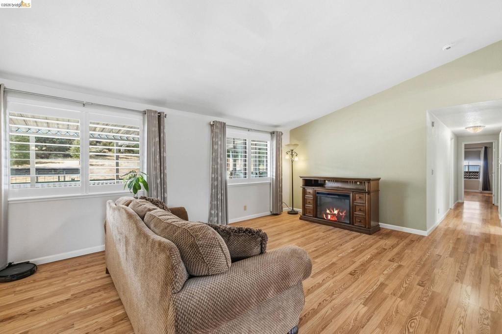 22880 Parkwood Dr, Groveland, CA 95321