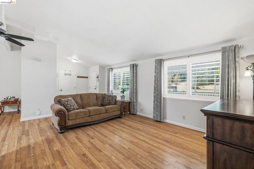 22880 Parkwood Dr, Groveland, CA 95321