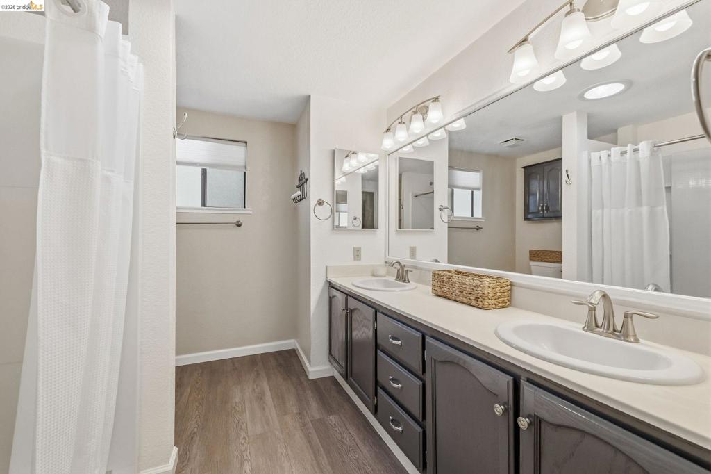 22880 Parkwood Dr, Groveland, CA 95321