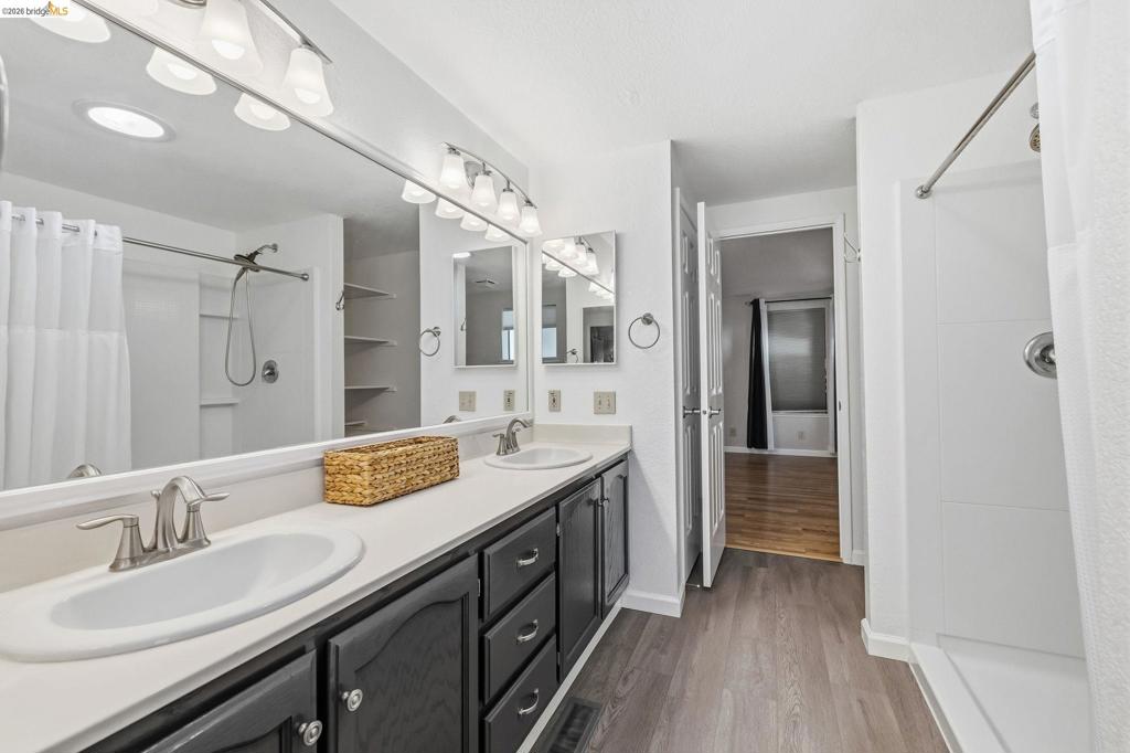 22880 Parkwood Dr, Groveland, CA 95321