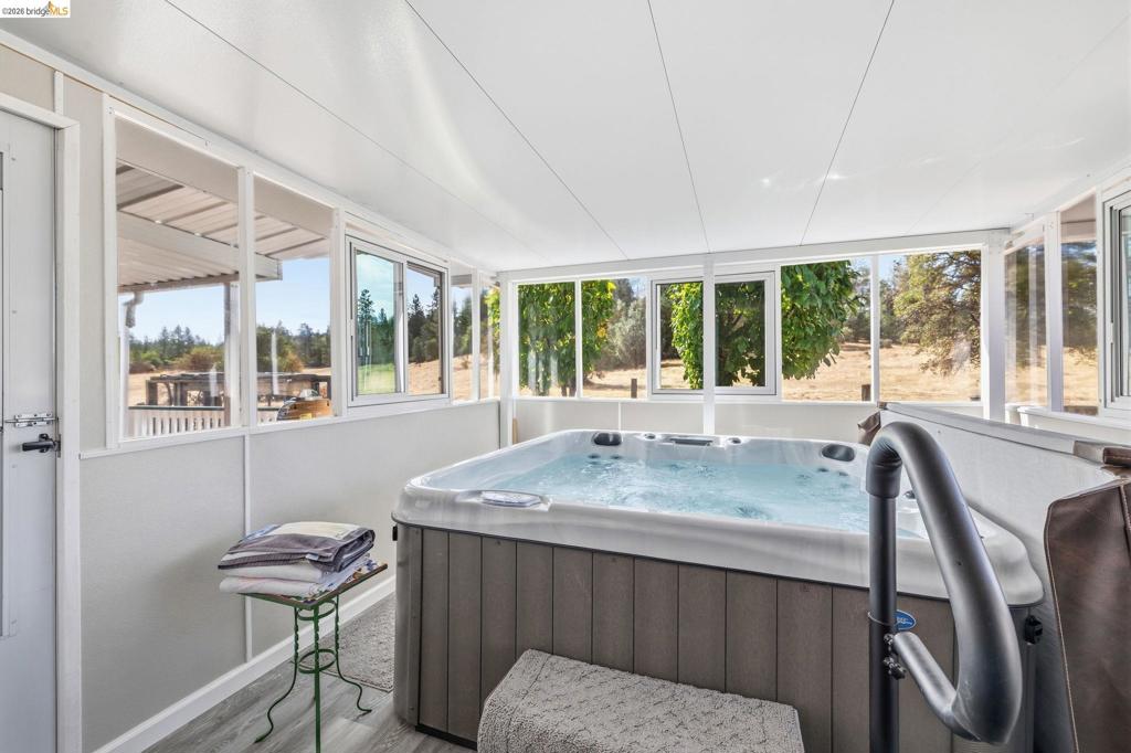 22880 Parkwood Dr, Groveland, CA 95321