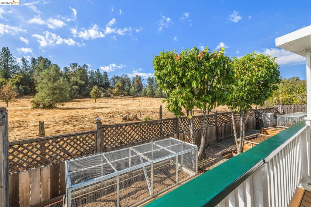 22880 Parkwood Dr, Groveland, CA 95321
