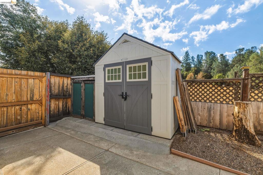 22880 Parkwood Dr, Groveland, CA 95321