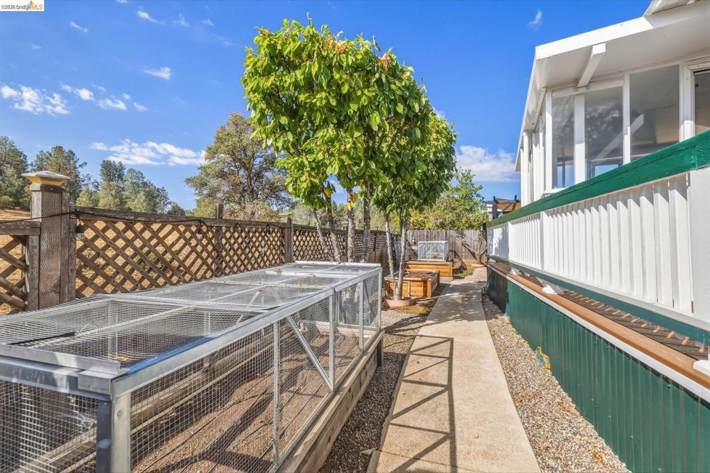 22880 Parkwood Dr, Groveland, CA 95321