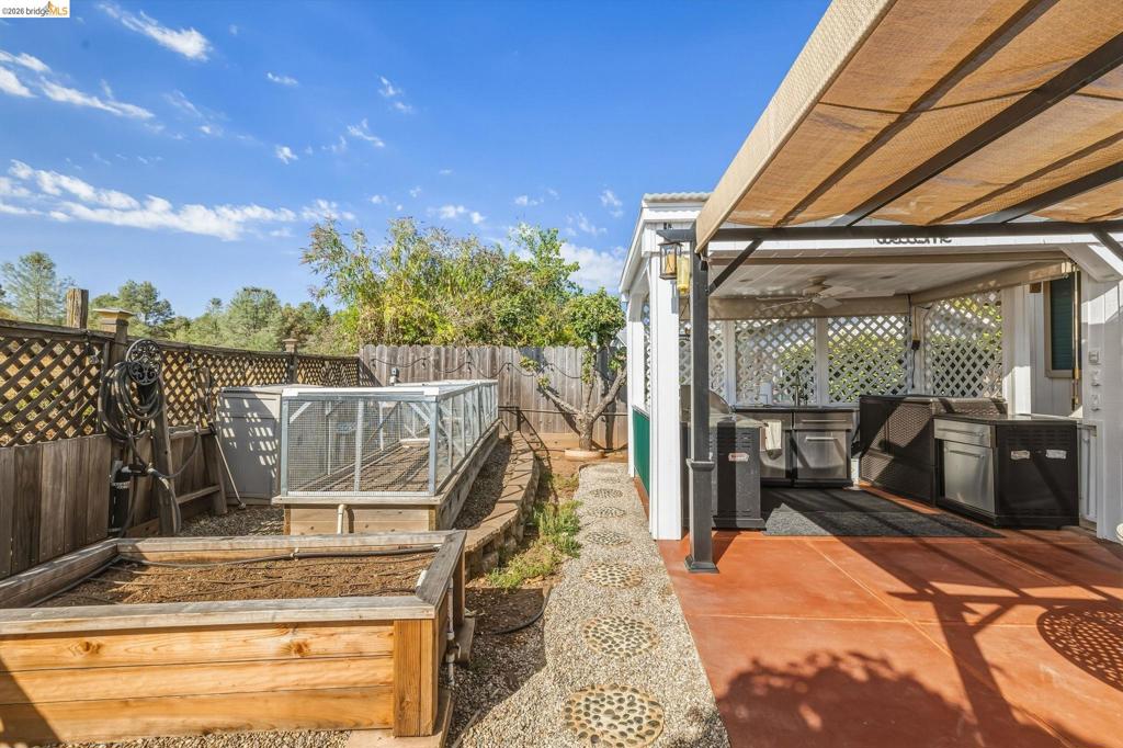 22880 Parkwood Dr, Groveland, CA 95321
