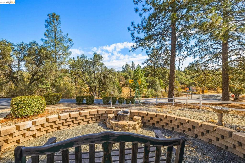 22880 Parkwood Dr, Groveland, CA 95321