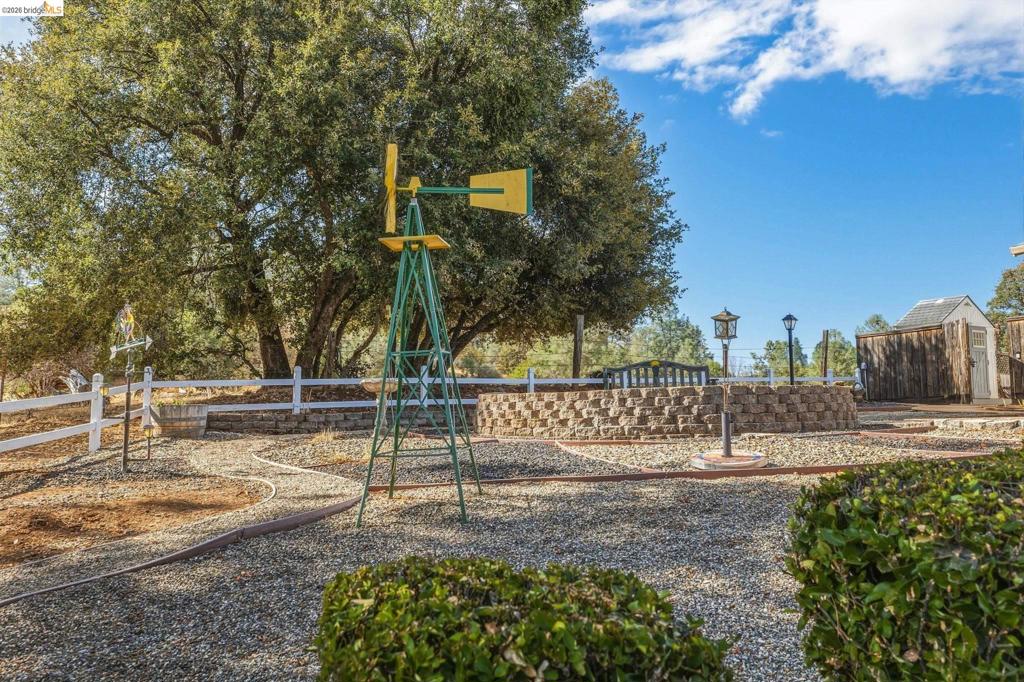 22880 Parkwood Dr, Groveland, CA 95321