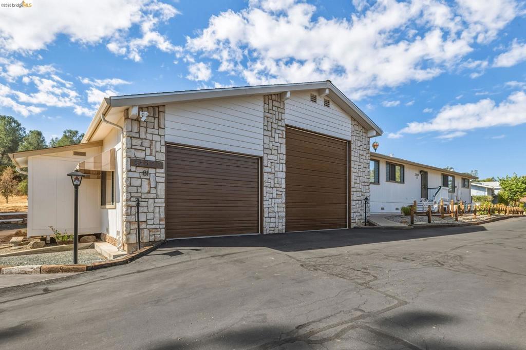22880 Parkwood Dr, Groveland, CA 95321