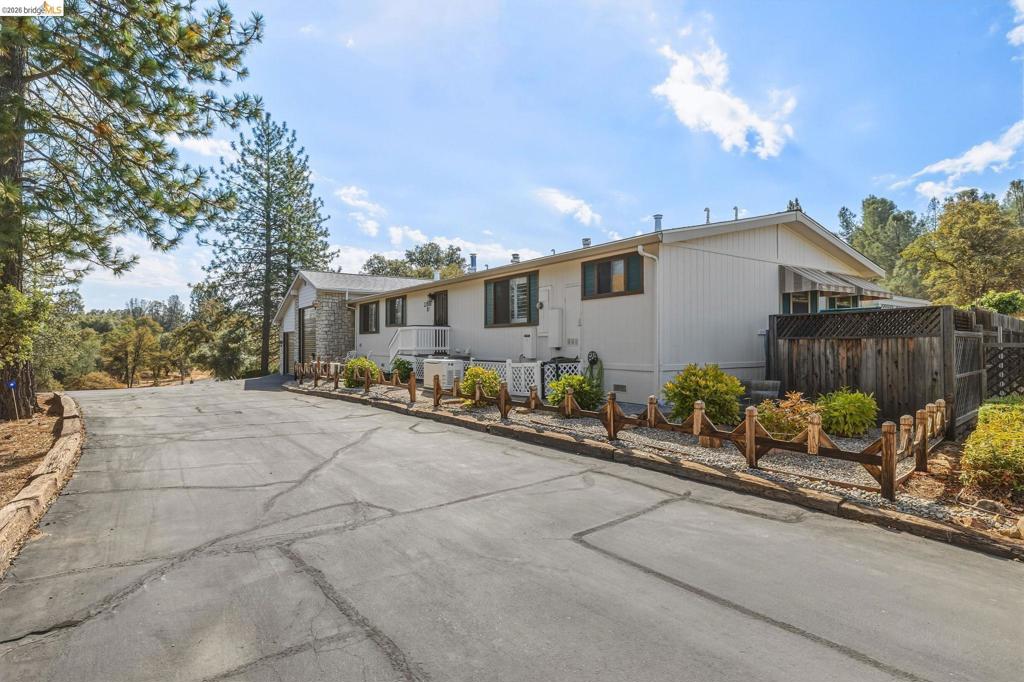 22880 Parkwood Dr, Groveland, CA 95321