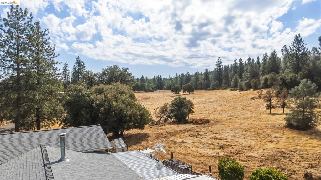 22880 Parkwood Dr, Groveland, CA 95321