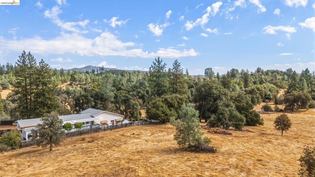22880 Parkwood Dr, Groveland, CA 95321
