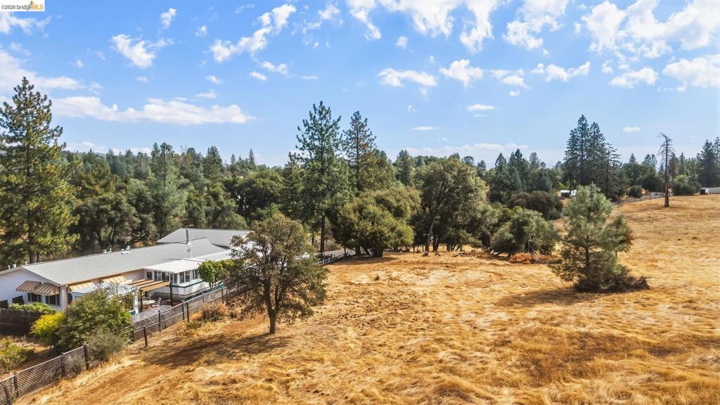 22880 Parkwood Dr, Groveland, CA 95321