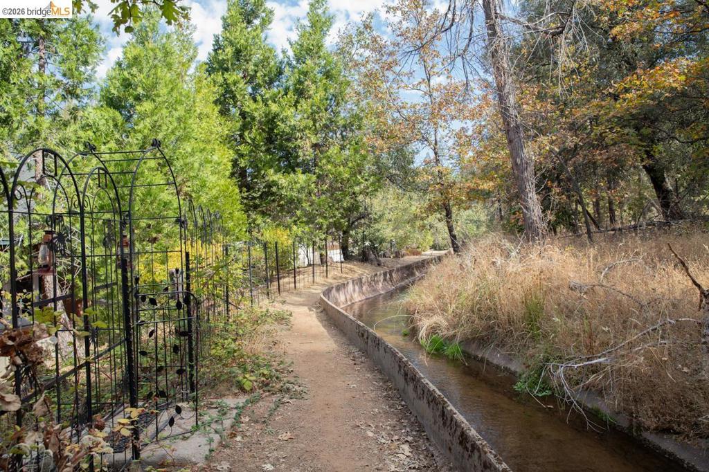 22401 Ridge Rd, Twain Harte, CA 95383