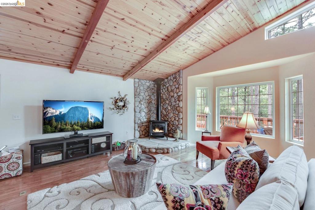 19991 Pine Mountain Dr., Groveland, CA 95321