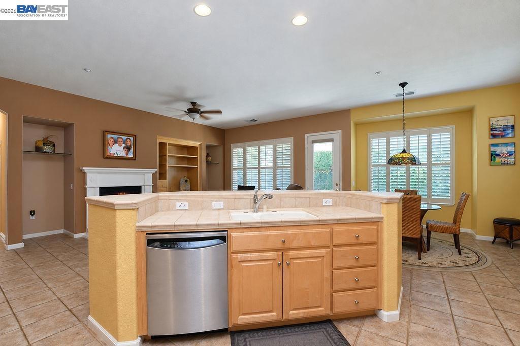 1242 Flores Way, Brentwood (CC), CA 94513