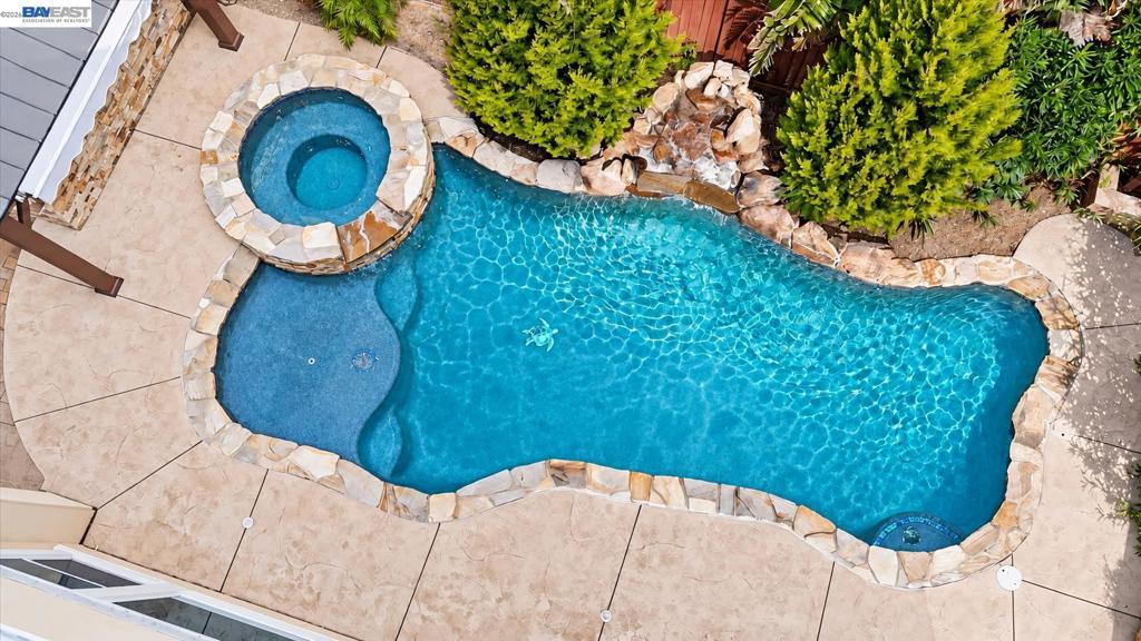 565 Fallsburg Court, Brentwood (CC), CA 94513