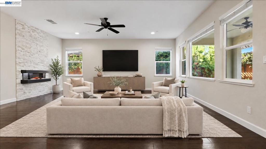 565 Fallsburg Court, Brentwood (CC), CA 94513