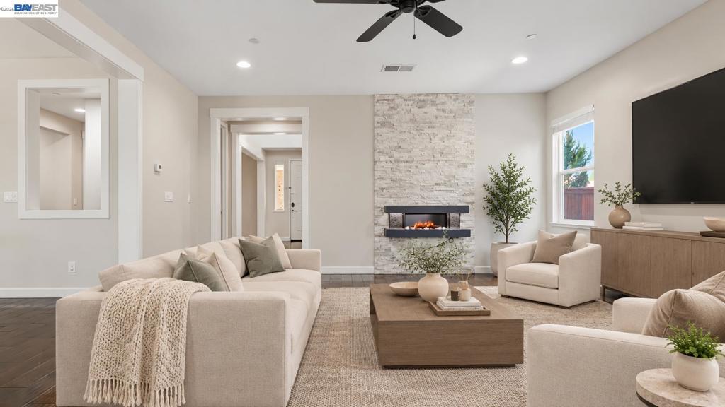 565 Fallsburg Court, Brentwood (CC), CA 94513