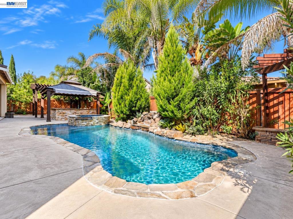 565 Fallsburg Court, Brentwood (CC), CA 94513