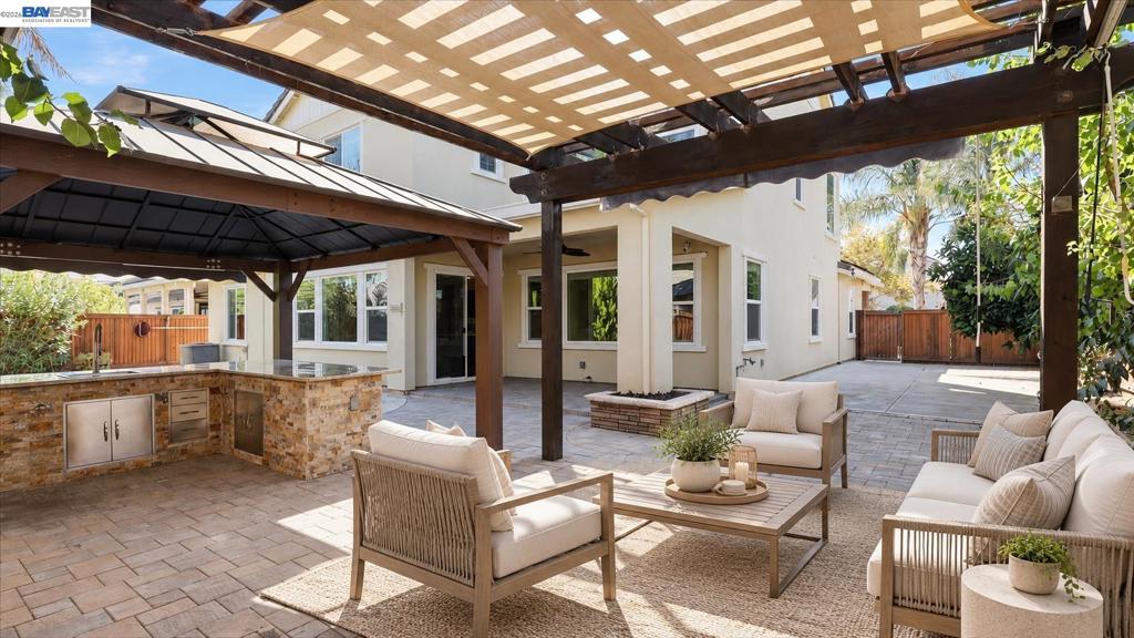 565 Fallsburg Court, Brentwood (CC), CA 94513