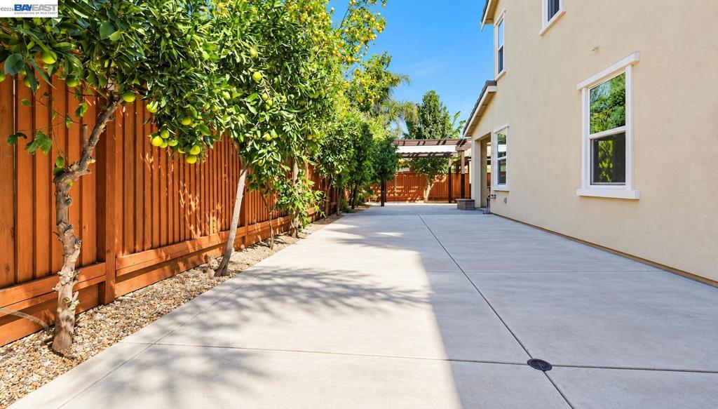 565 Fallsburg Court, Brentwood (CC), CA 94513