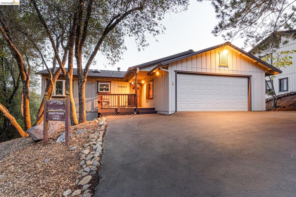 19685 GOLDEN ROCK CIR, Groveland, CA 95321