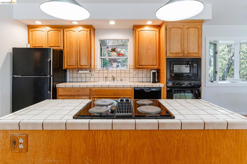 19685 GOLDEN ROCK CIR, Groveland, CA 95321