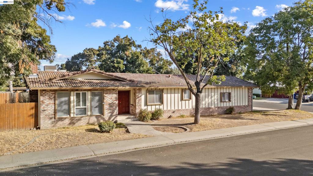 2709 Albion Way, Modesto, CA 95358