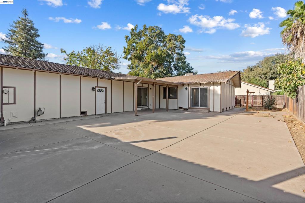 2709 Albion Way, Modesto, CA 95358