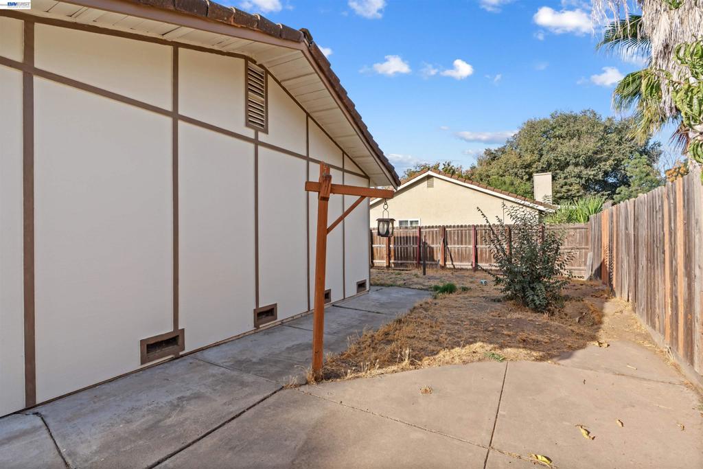 2709 Albion Way, Modesto, CA 95358