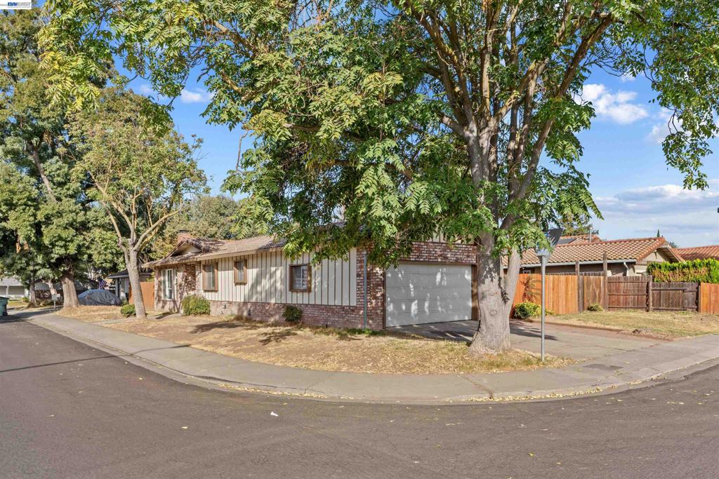 2709 Albion Way, Modesto, CA 95358
