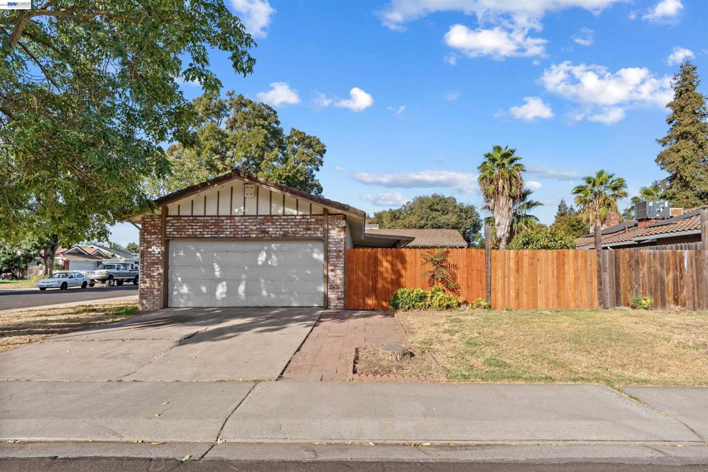 2709 Albion Way, Modesto, CA 95358