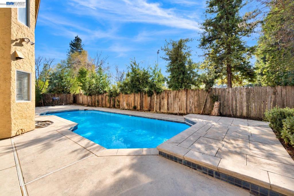 2034 Wrenwood Ave, Clovis, CA 93611