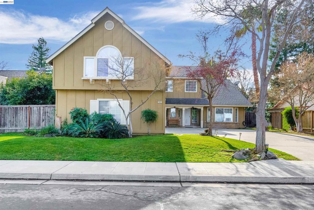 2034 Wrenwood Ave, Clovis, CA 93611