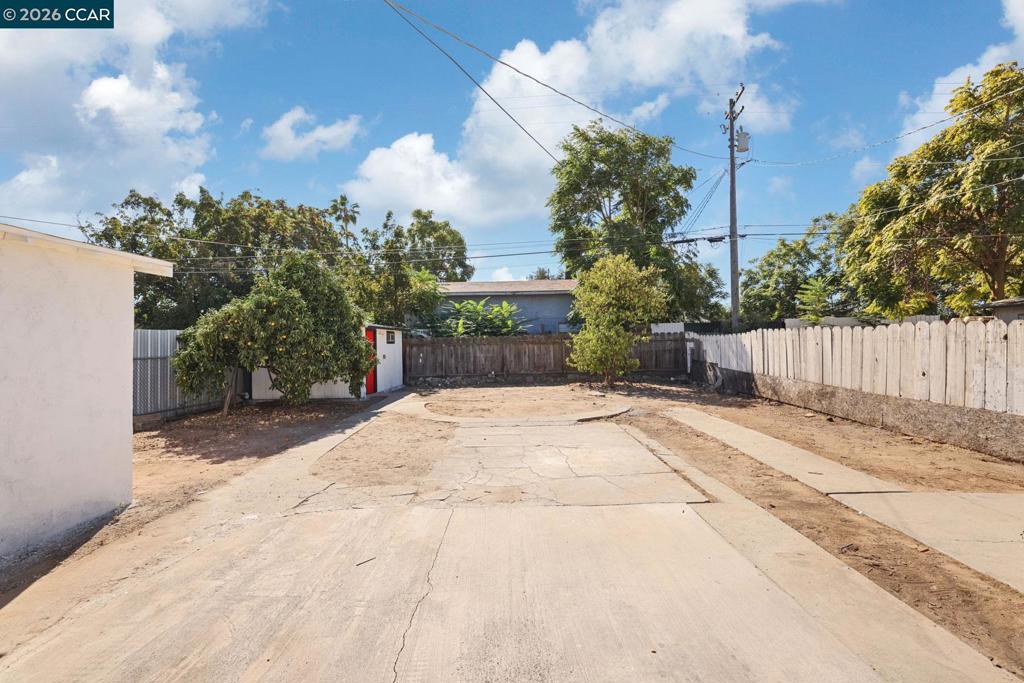 300 Pueblo Ave, Modesto, CA 95351