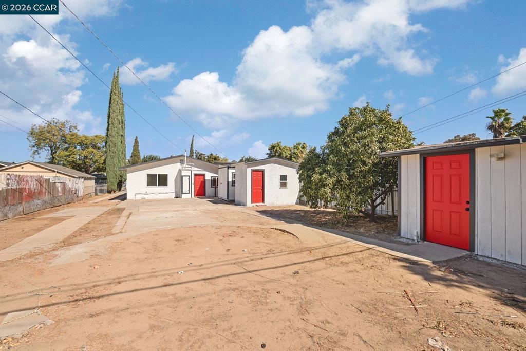 300 Pueblo Ave, Modesto, CA 95351