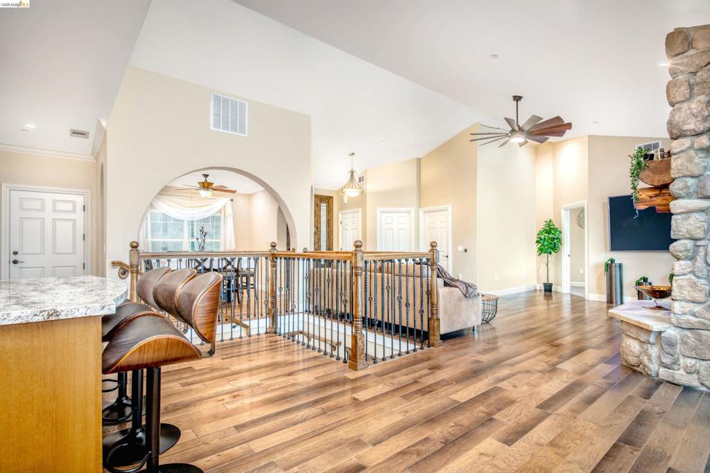 20145 Pleasantview Dr, Groveland, CA 95321-9587