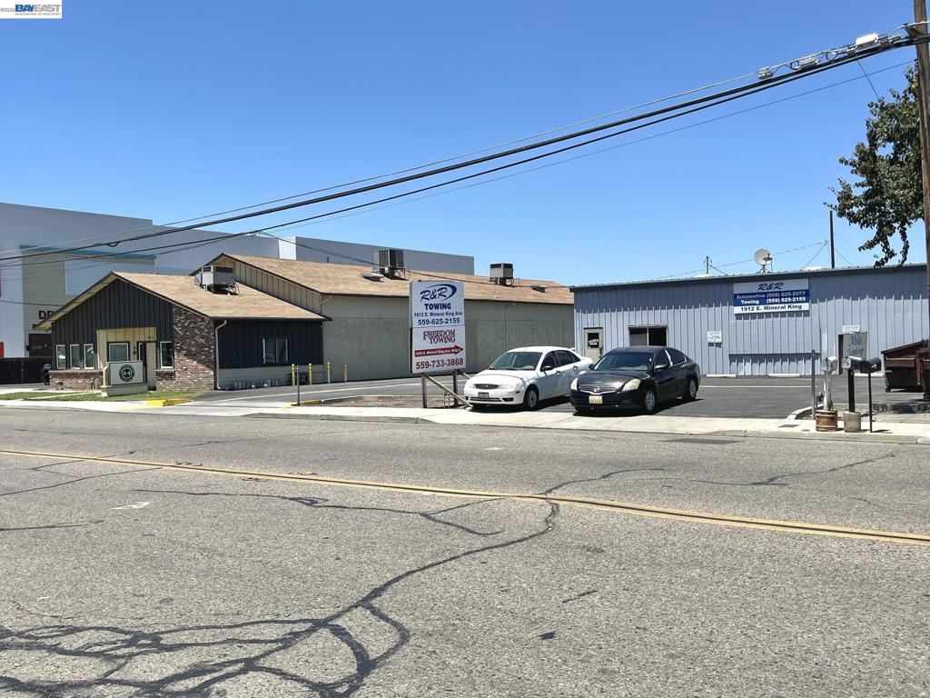 1910 E Mineral King Ave, Visalia, CA 93292