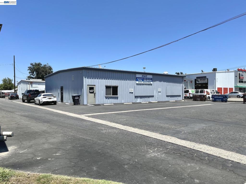 1910 E Mineral King Ave, Visalia, CA 93292