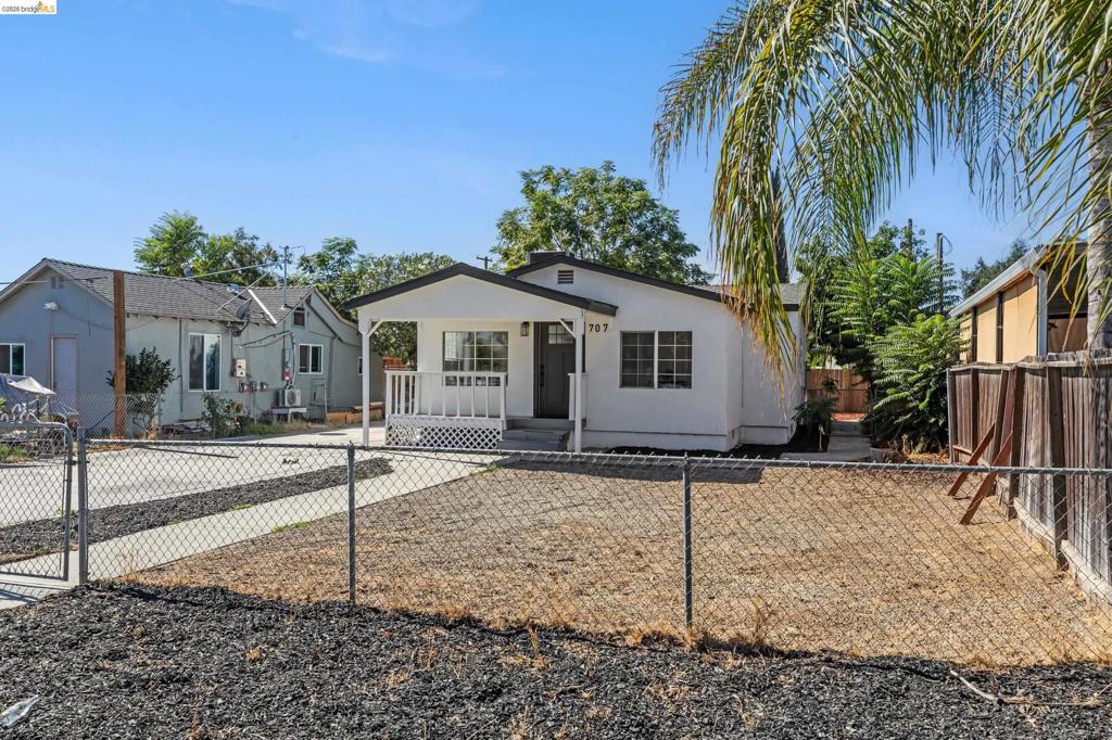 707 S Conejo Ave, Modesto, CA 95354