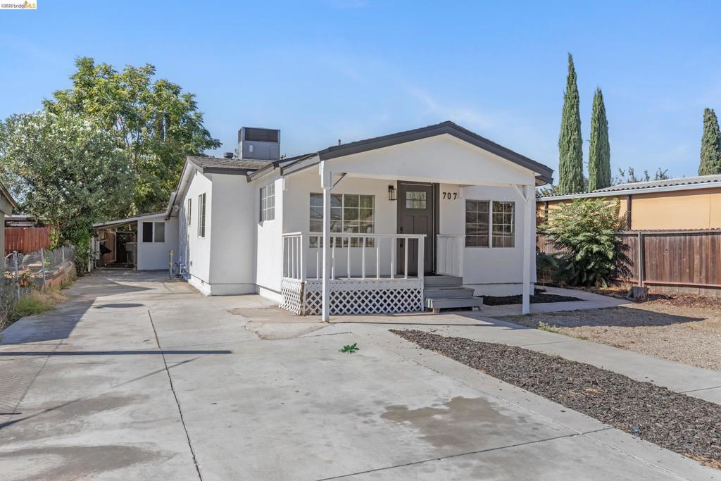 707 S Conejo Ave, Modesto, CA 95354