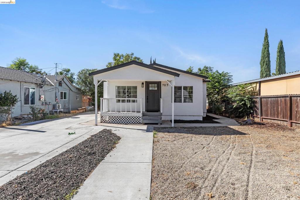 707 S Conejo Ave, Modesto, CA 95354