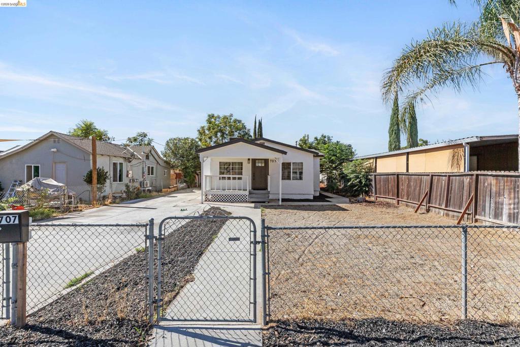 707 S Conejo Ave, Modesto, CA 95354