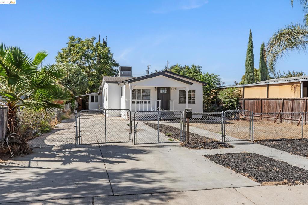 707 S Conejo Ave, Modesto, CA 95354