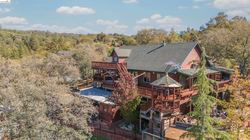 15800 Ridgefield Ct., Sonora, CA 95370