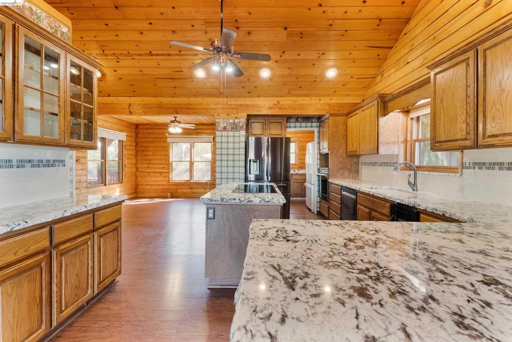 15800 Ridgefield Ct., Sonora, CA 95370