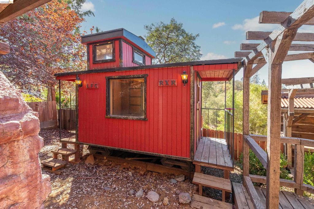 15800 Ridgefield Ct., Sonora, CA 95370