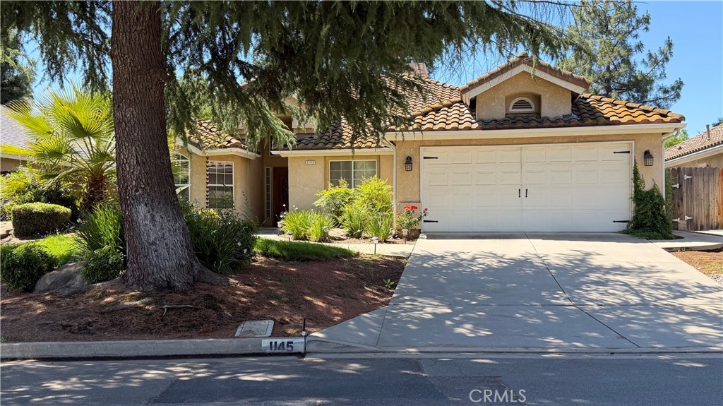 1145 E Woodhaven Ln, Fresno, CA 93720