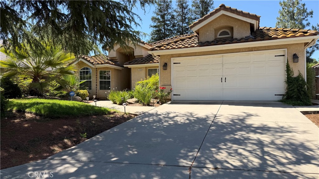 1145 E Woodhaven Ln, Fresno, CA 93720